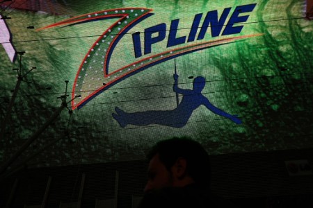 Hendrik und ich sind unter der Fremont Experience durchgerauscht