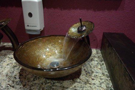 Wasserhahn in einem Pub. Wie cool ist der denn?!