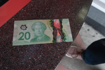 Wir besitzen nun auch Bargeld!